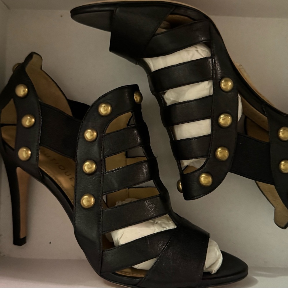 Boutique 9  - BTYUKIE - Black Leather  Studded Sandals